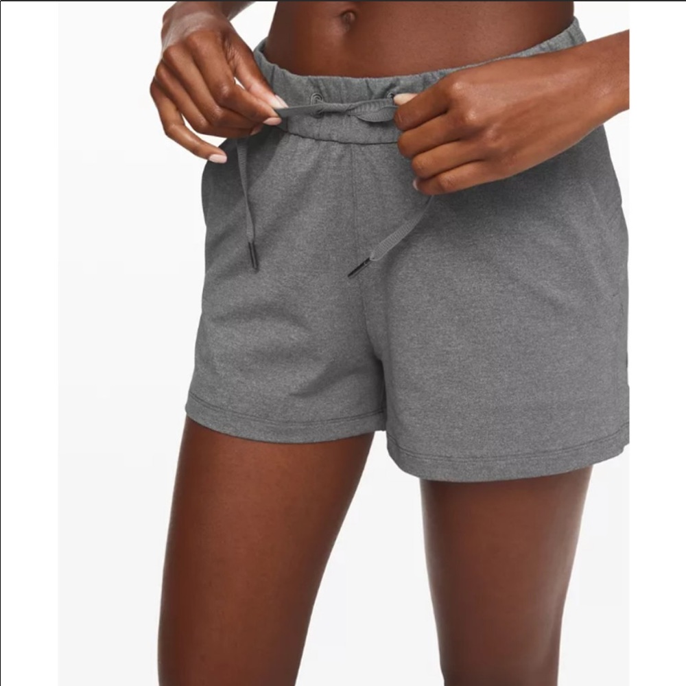 Lululemon On The Fly Mid Rise Short (Grey) - Size 6
